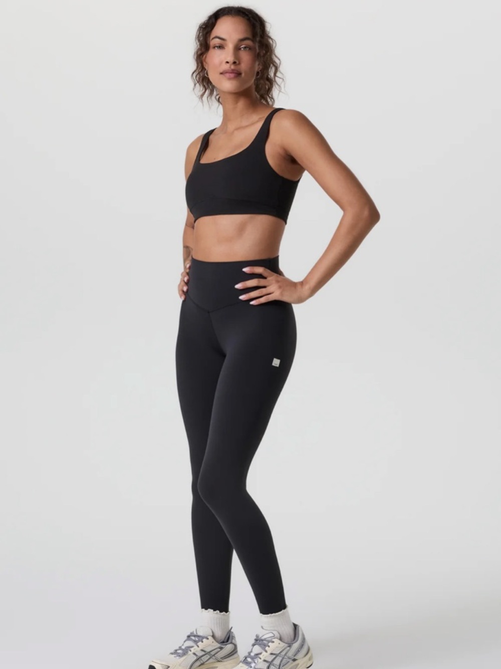 NWT Vuori All The Form Bra Size Medium Women’s in Black - Picture 7 of 11